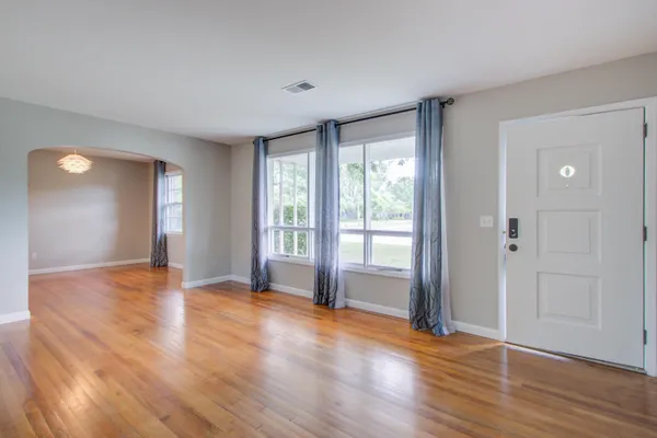$2,095 | 1502 Woodcrest Avenue, Charleston, SC 29407