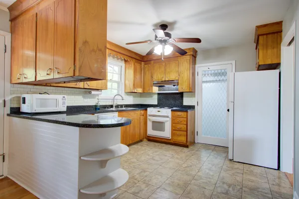 $2,095 | 1502 Woodcrest Avenue, Charleston, SC 29407