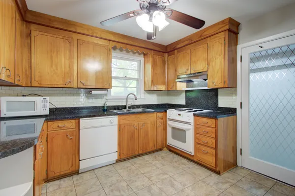 $2,095 | 1502 Woodcrest Avenue, Charleston, SC 29407