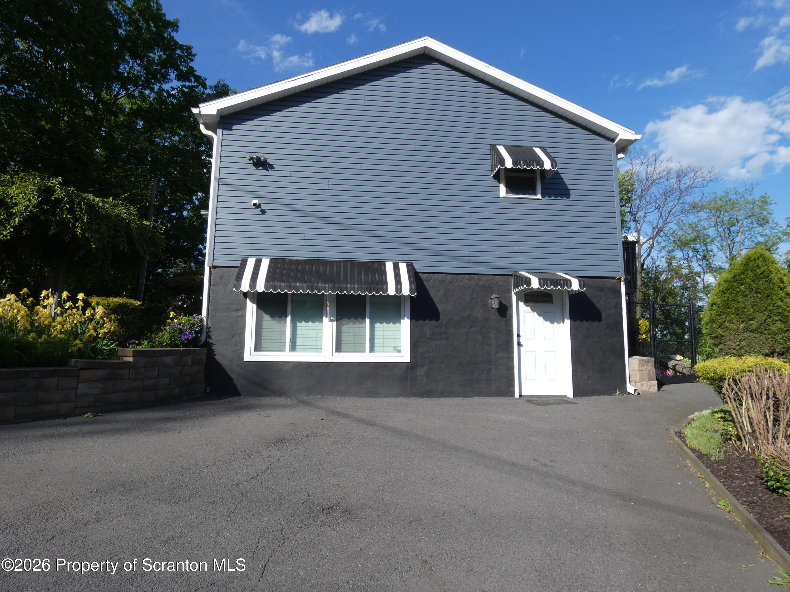 607 3rd Avenue, Unit LOWER LEVEL) Scranton, PA 18505 - Photo 3 of 45 P1040269