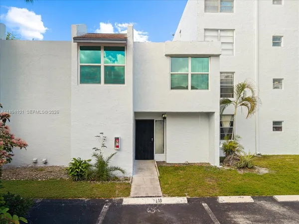 $375,000 | 9450 Live Oak Place, Unit 109, Davie, FL 33324