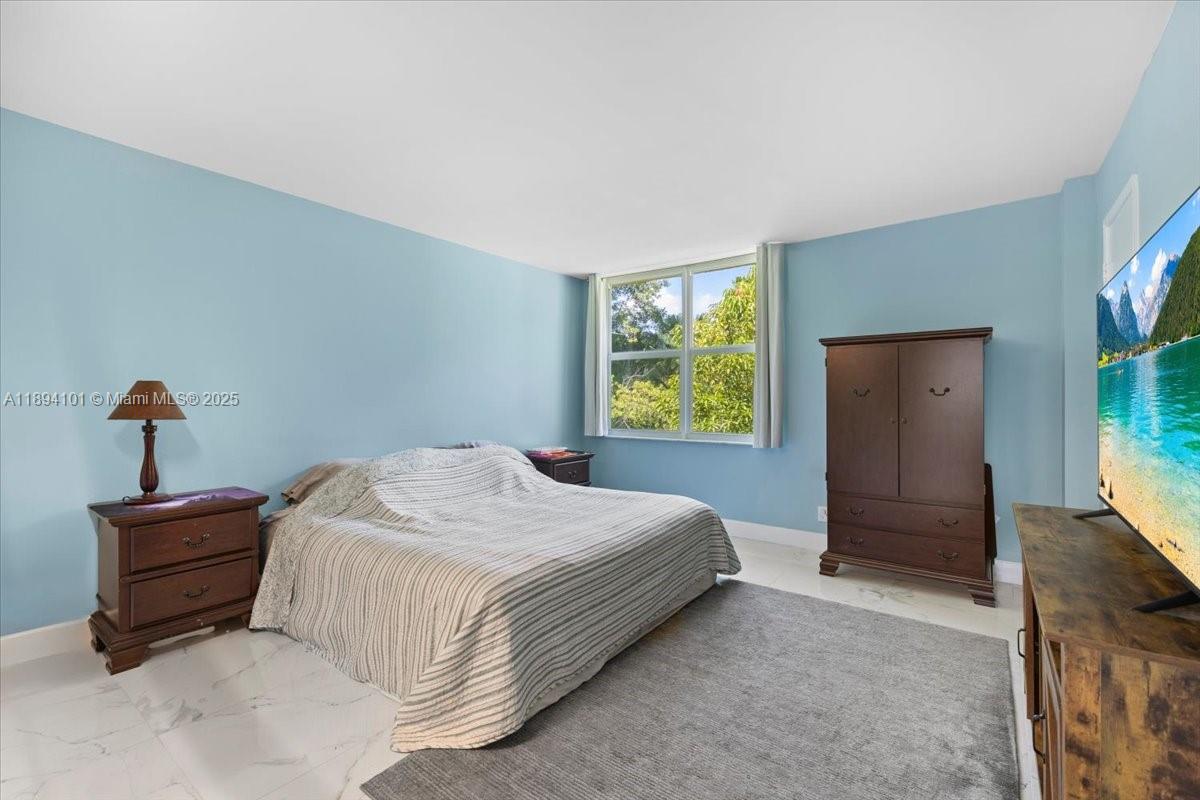9450 Live Oak Place, Unit 109 Davie, FL 33324 - Photo 38 of 98 a bedroom with a bed and a window