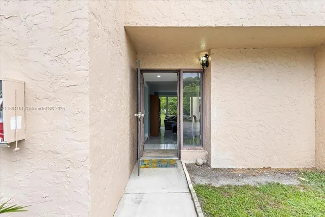 $395,000 | 9450 Live Oak Place, Unit 109, Davie, FL 33324