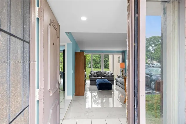 $395,000 | 9450 Live Oak Place, Unit 109, Davie, FL 33324