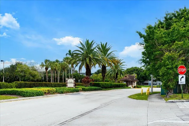 $395,000 | 9450 Live Oak Place, Unit 109, Davie, FL 33324