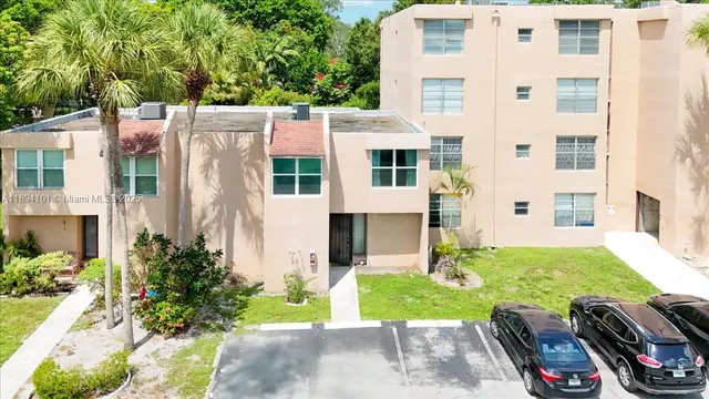 $395,000 | 9450 Live Oak Place, Unit 109, Davie, FL 33324