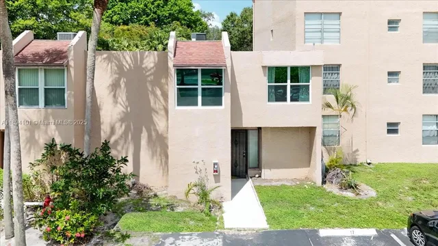 $395,000 | 9450 Live Oak Place, Unit 109, Davie, FL 33324