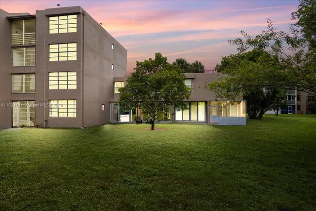 $395,000 | 9450 Live Oak Place, Unit 109, Davie, FL 33324