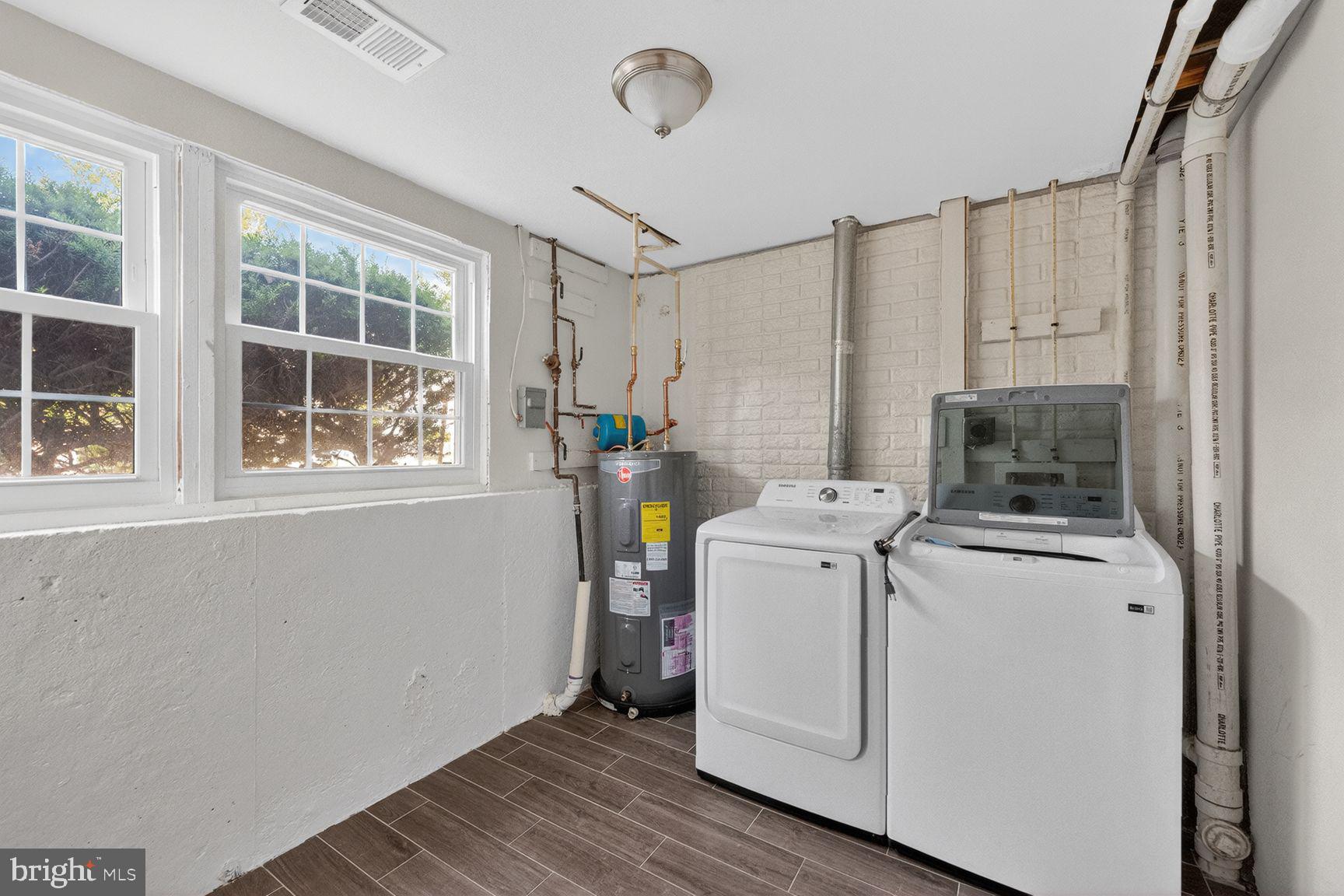 43983 Choptank Terrace Ashburn, VA 20147 - Photo 19 of 21 Bright and functional laundry space.