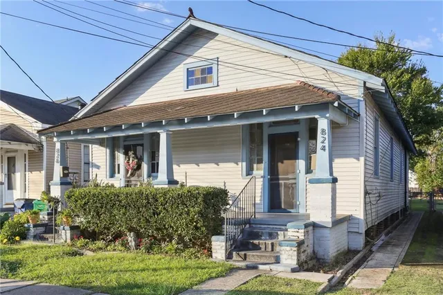 $1,300 | 824 Weyer Street, Gretna, LA 70053