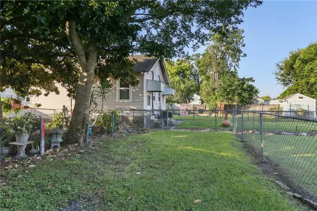 $1,300 | 824 Weyer Street, Gretna, LA 70053