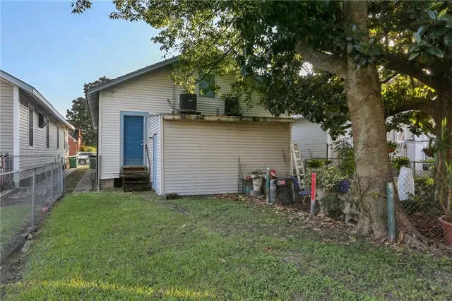 $1,300 | 824 Weyer Street, Gretna, LA 70053