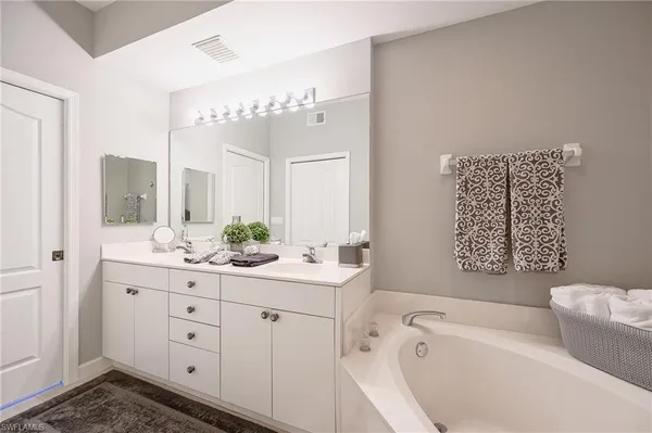 $8,500 | 2371 Ravenna Boulevard, Unit 101, Naples, FL 34109