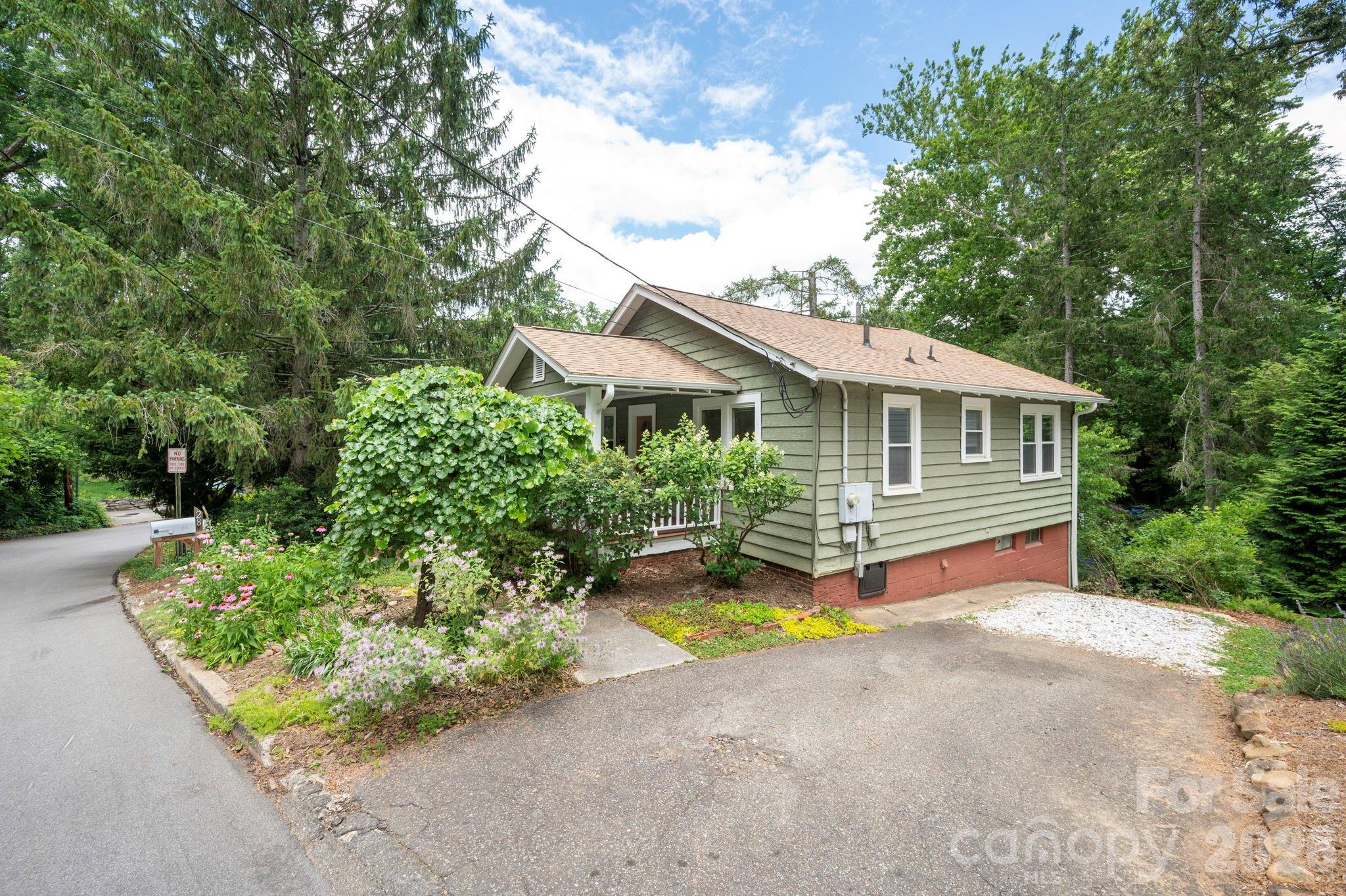 28 Chatham Road Asheville, NC 28804 - Photo 2 of 33