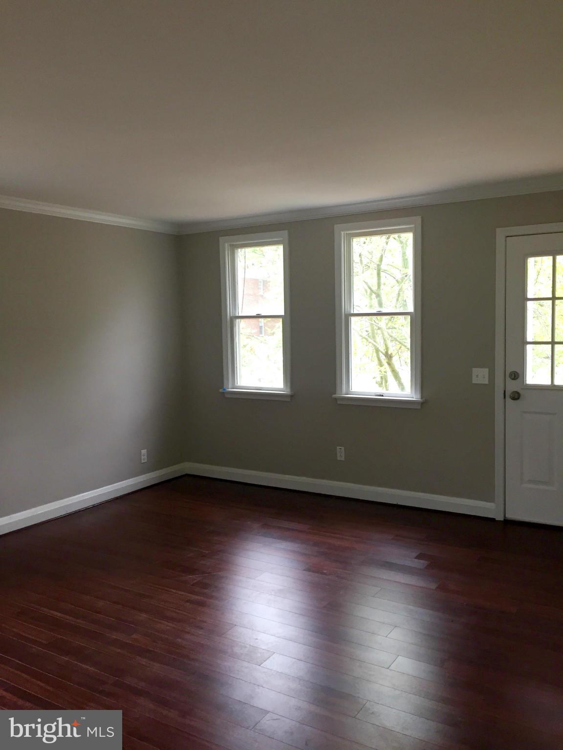 1610 Yakona Road Baltimore, MD 21286 - Photo 8 of 27 Living Room