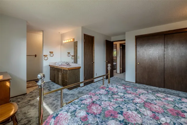 a bedroom with a bed and a dresser in it