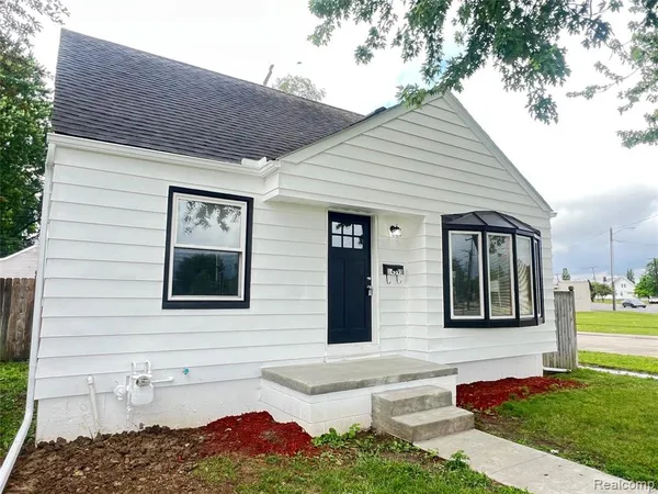 $159,900 | 14593 Superior Street, Southgate, MI 48195
