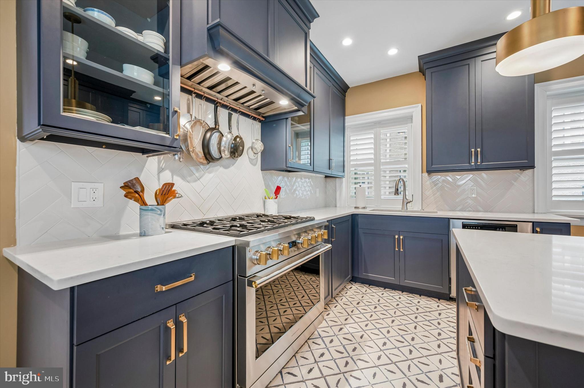 6482 Sherwood Road Philadelphia, PA 19151 - Photo 16 of 48