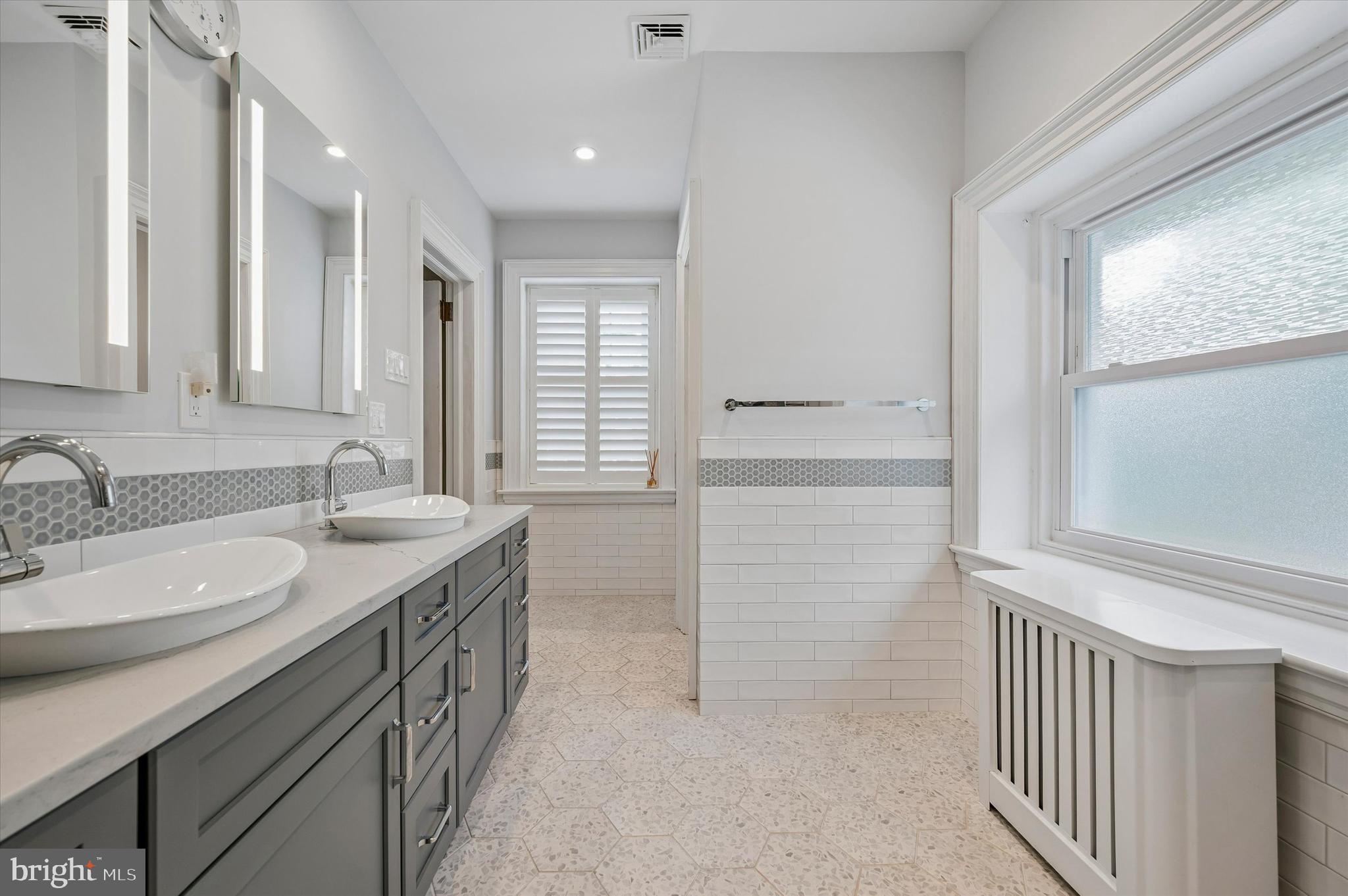 6482 Sherwood Road Philadelphia, PA 19151 - Photo 35 of 48