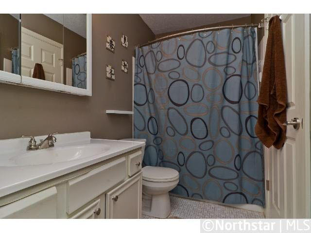 10403 Decatur Avenue South Bloomington, MN 55438 - Photo 12 of 16 Gallery Image 12