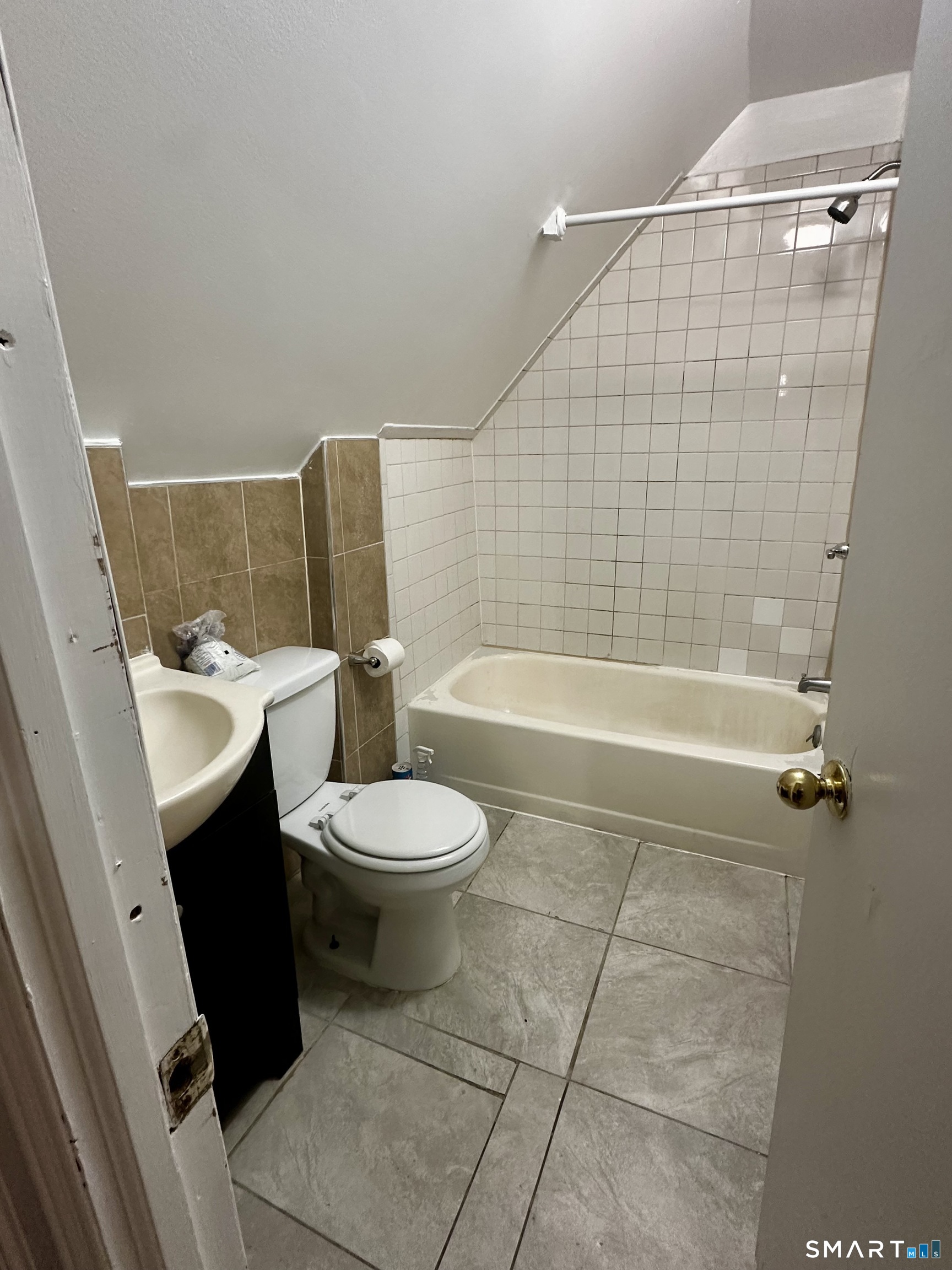 147 Helen Street, Unit 3 Bridgeport, CT 06608 - Photo 2 of 5 a bathroom with a toilet a sink and bathtub