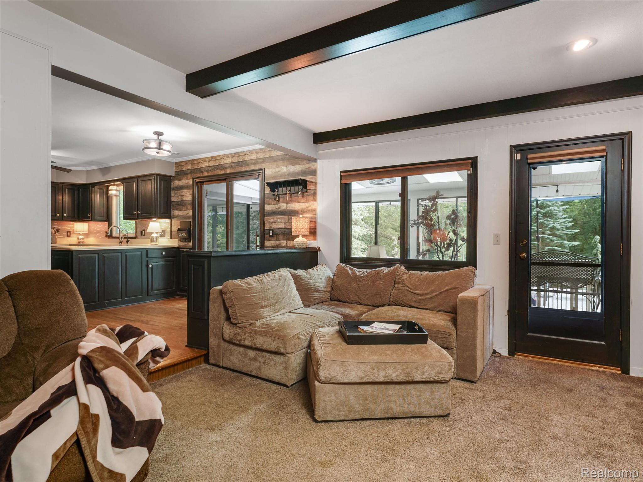 2143 Avoncrest Drive Rochester, MI 48309 - Photo 19 of 44 Family room