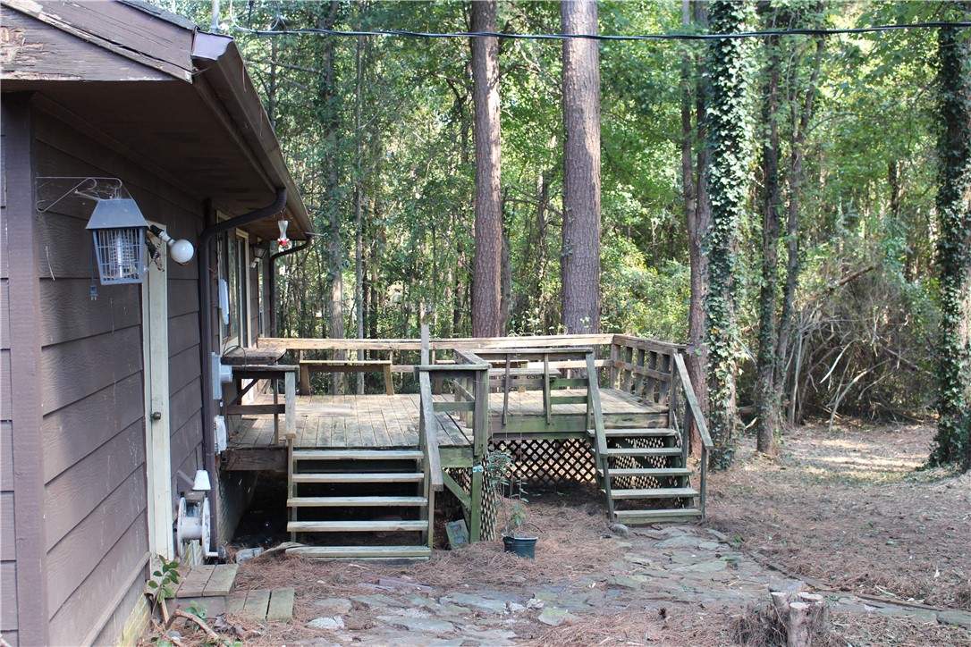 112 Horseshoe Road Central, SC 29630 - Photo 4 of 26 Back deck