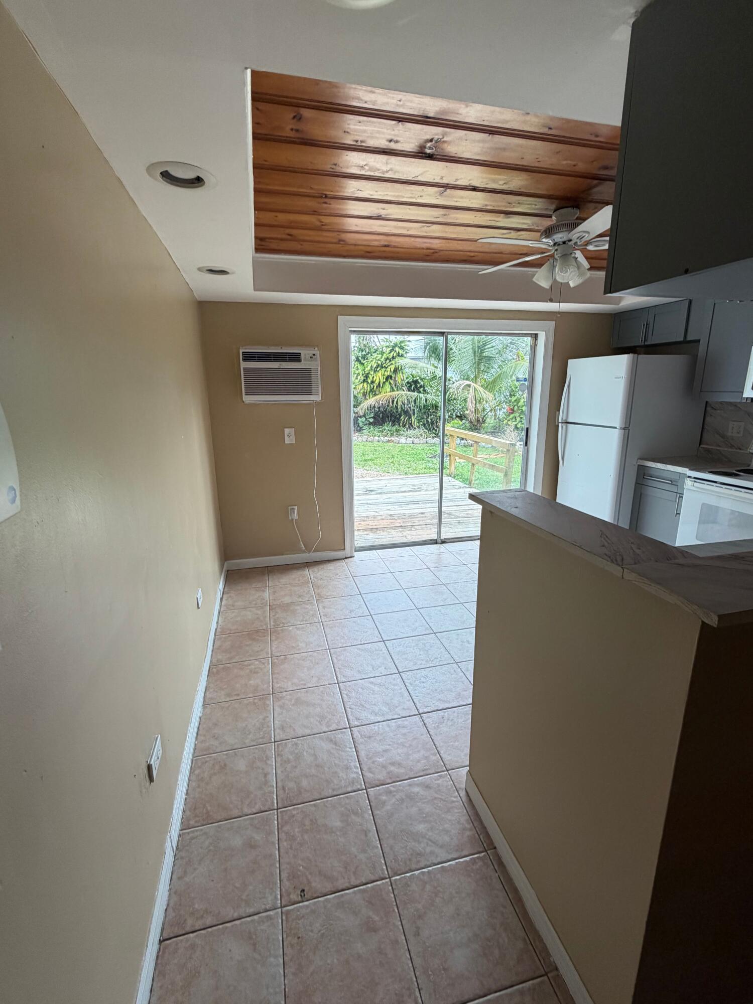 5601 Pierce Street Hollywood, FL 33021 - Photo 5 of 23 5