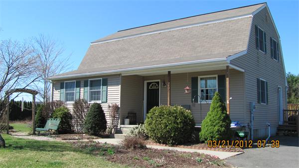 20 Strong Road Southampton, MA 01073 - Photo 1 of 21 front view of a house