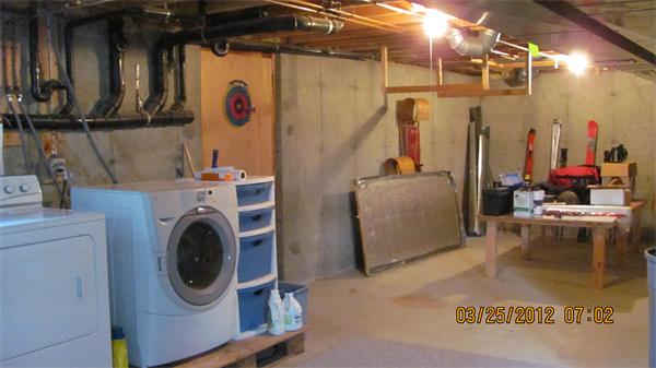 20 Strong Road Southampton, MA 01073 - Photo 21 of 21 a utility room with dryer and washer