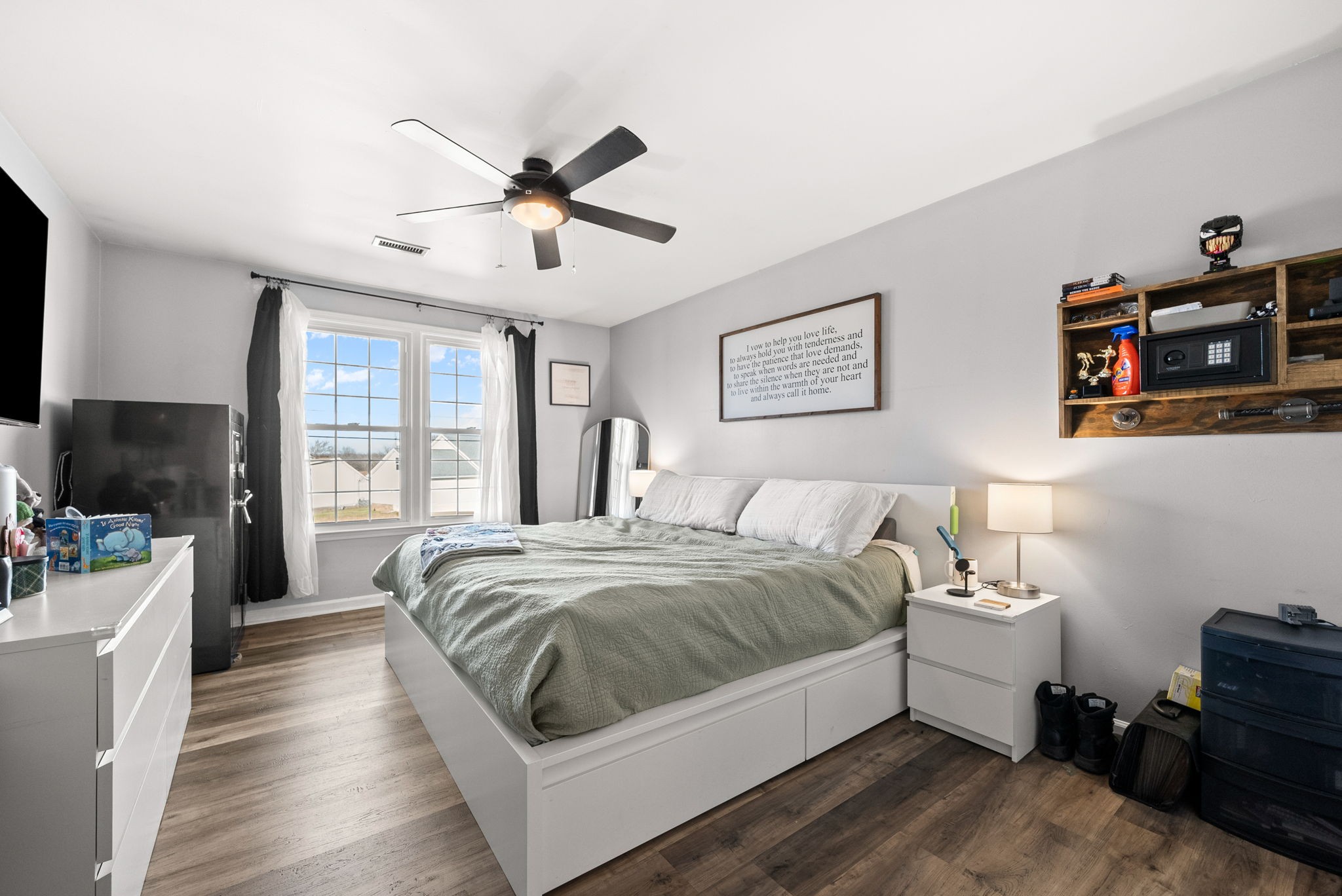 504 Eysian Road Clarksville, TN 37040 - Photo 21 of 41 a spacious bedroom with a bed and a flat screen tv