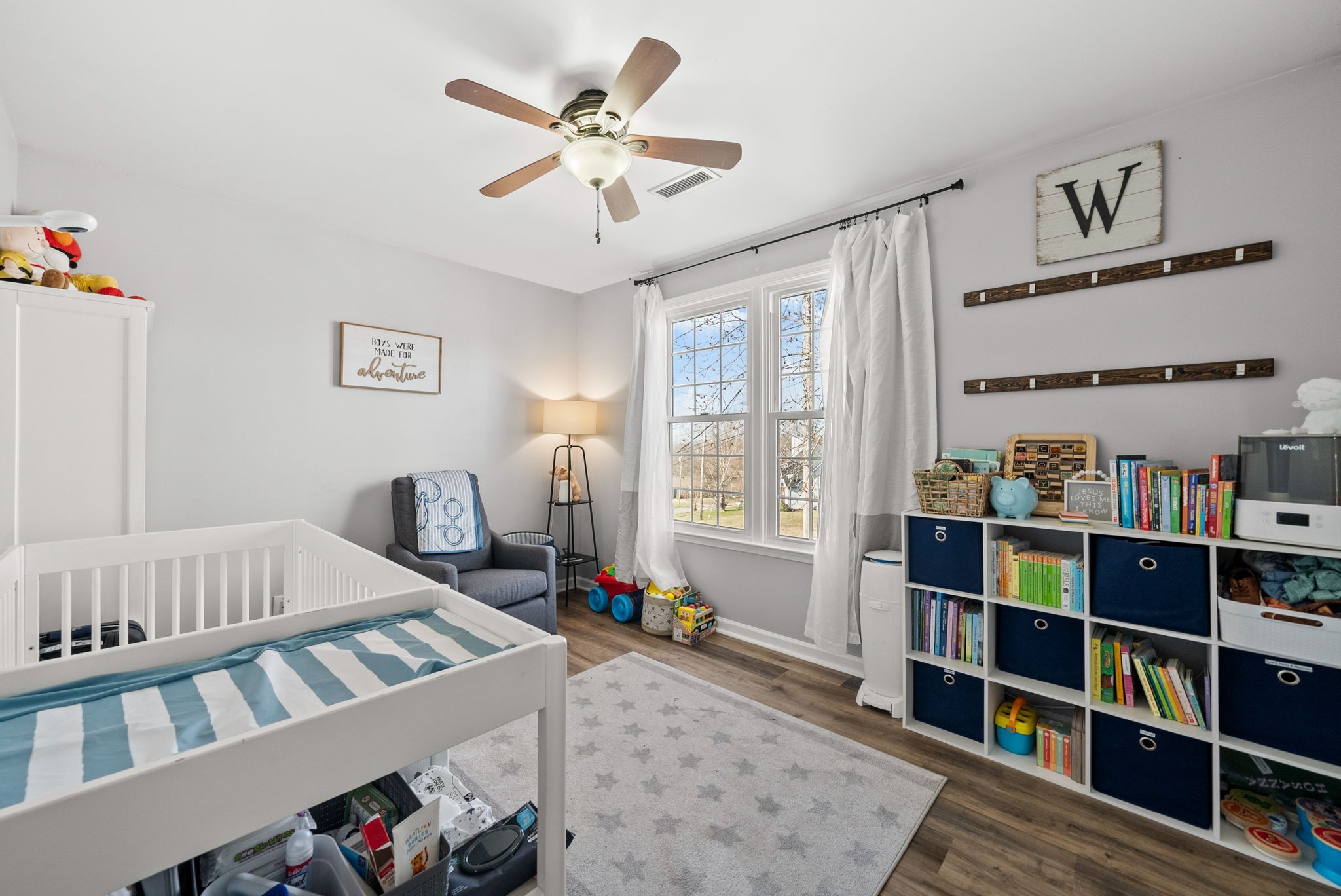 504 Eysian Road Clarksville, TN 37040 - Photo 25 of 41 a bedroom with furniture and a book shelf