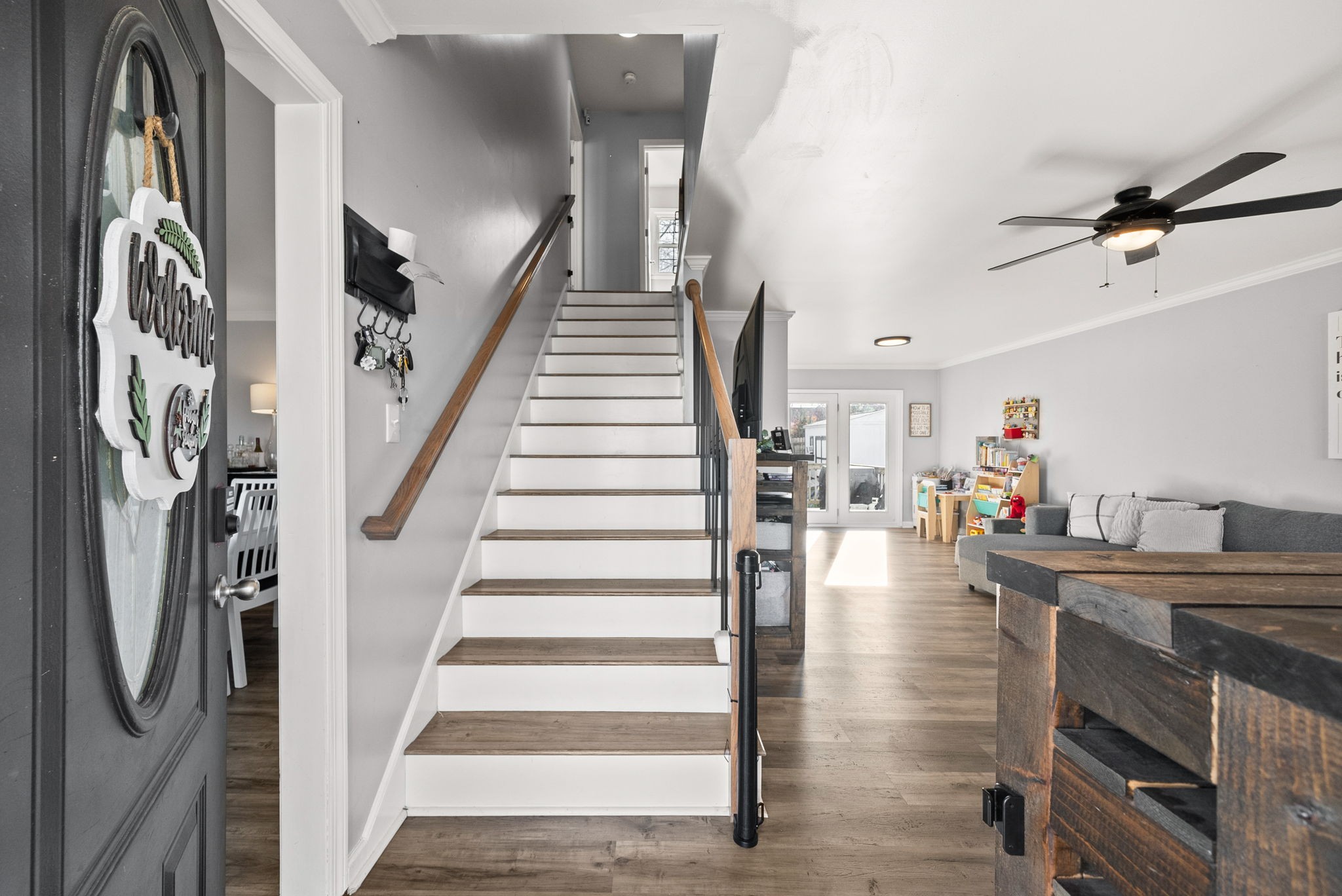 504 Eysian Road Clarksville, TN 37040 - Photo 5 of 41 a view of entryway and hall with wooden floor