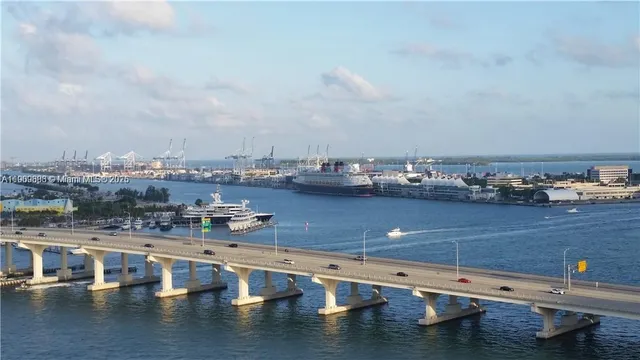 a view of residential houses with outdoor space