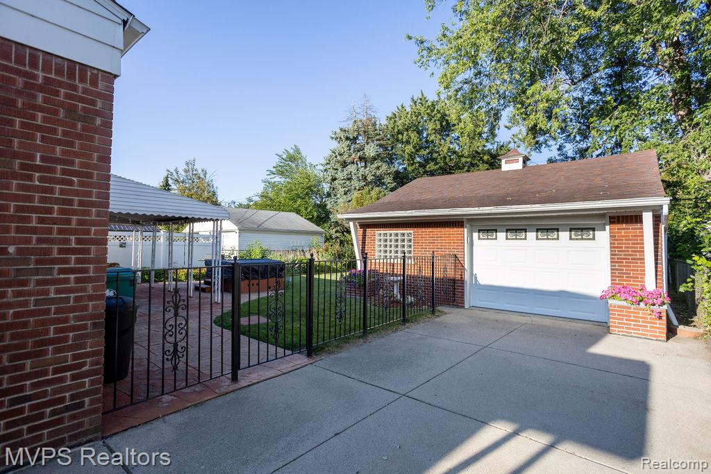 23329 Roxana Avenue Eastpointe, MI 48021 - Photo 17 of 19