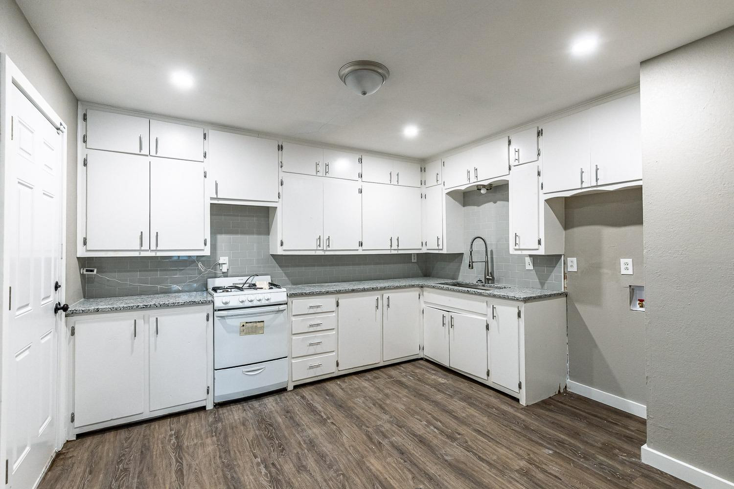 2104 22nd Street Lubbock, TX 79411 - Photo 21 of 33 Kitchen - Unit B