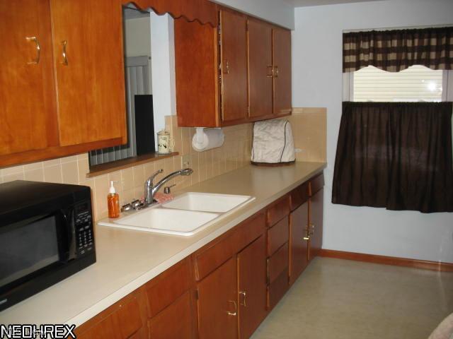 5407 Pleasant Avenue North Ridgeville, OH 44039 - Photo 3 of 17 Plenty of counters and cabinets