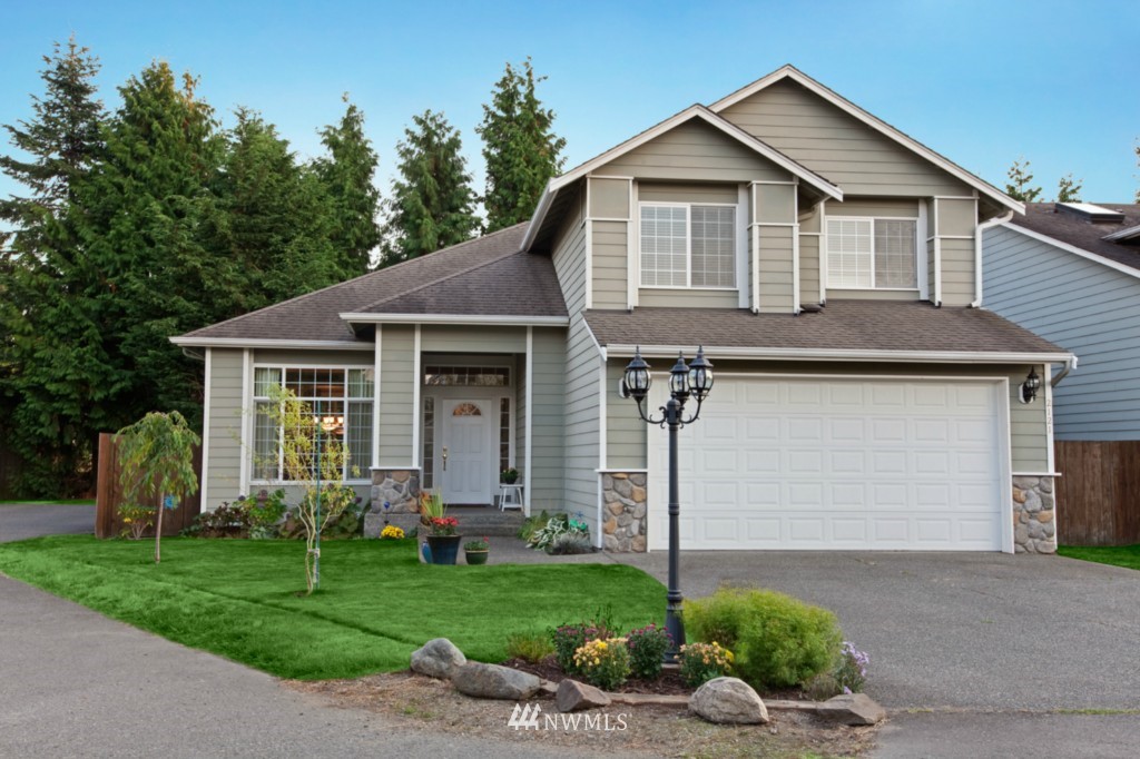 2121 Northeast 17th Place Renton, WA 98056 - Photo 1 of 11 Gallery Image 1