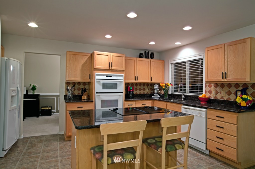 2121 Northeast 17th Place Renton, WA 98056 - Photo 4 of 11 Gallery Image 4