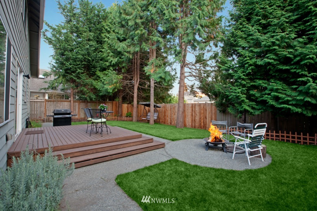 2121 Northeast 17th Place Renton, WA 98056 - Photo 6 of 11 Gallery Image 6