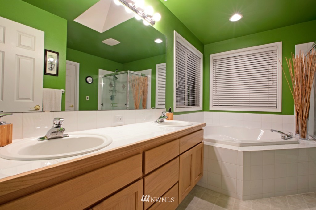 2121 Northeast 17th Place Renton, WA 98056 - Photo 8 of 11 Gallery Image 8