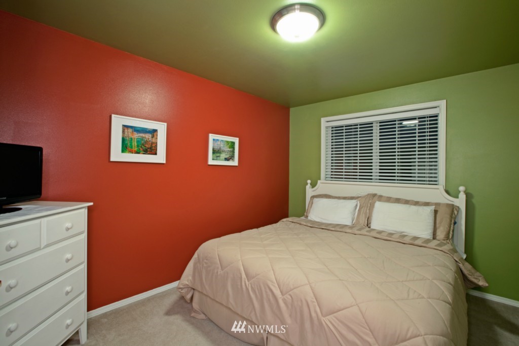 2121 Northeast 17th Place Renton, WA 98056 - Photo 10 of 11 Gallery Image 10