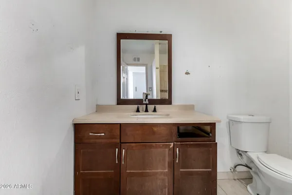 a view of empty room with ceiling fan