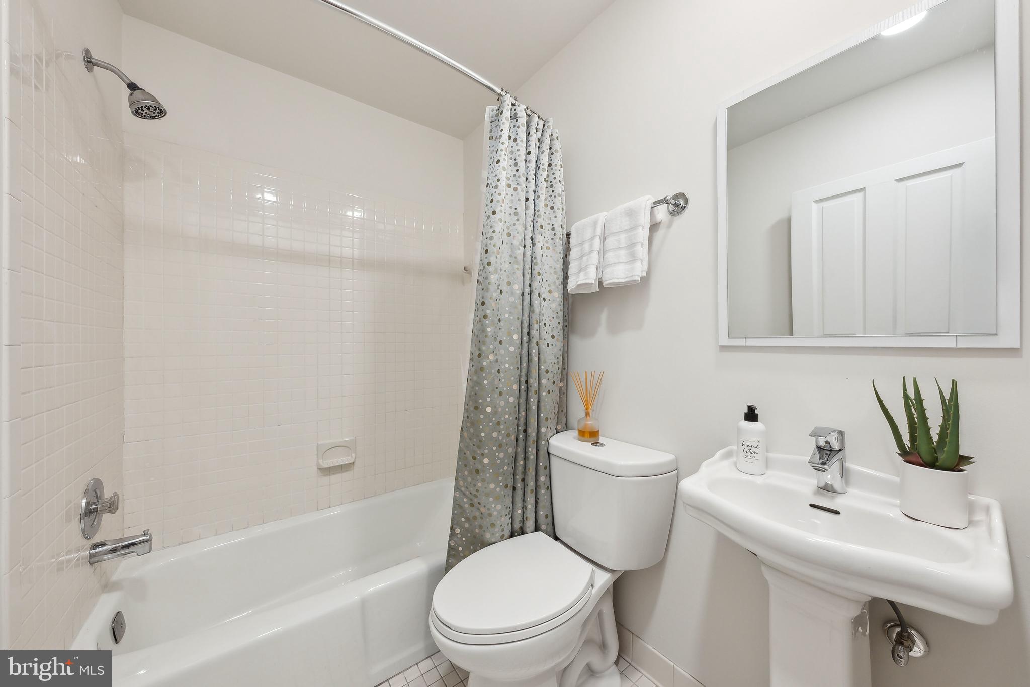 2008 R Street Northwest Washington, DC 20009 - Photo 8 of 53