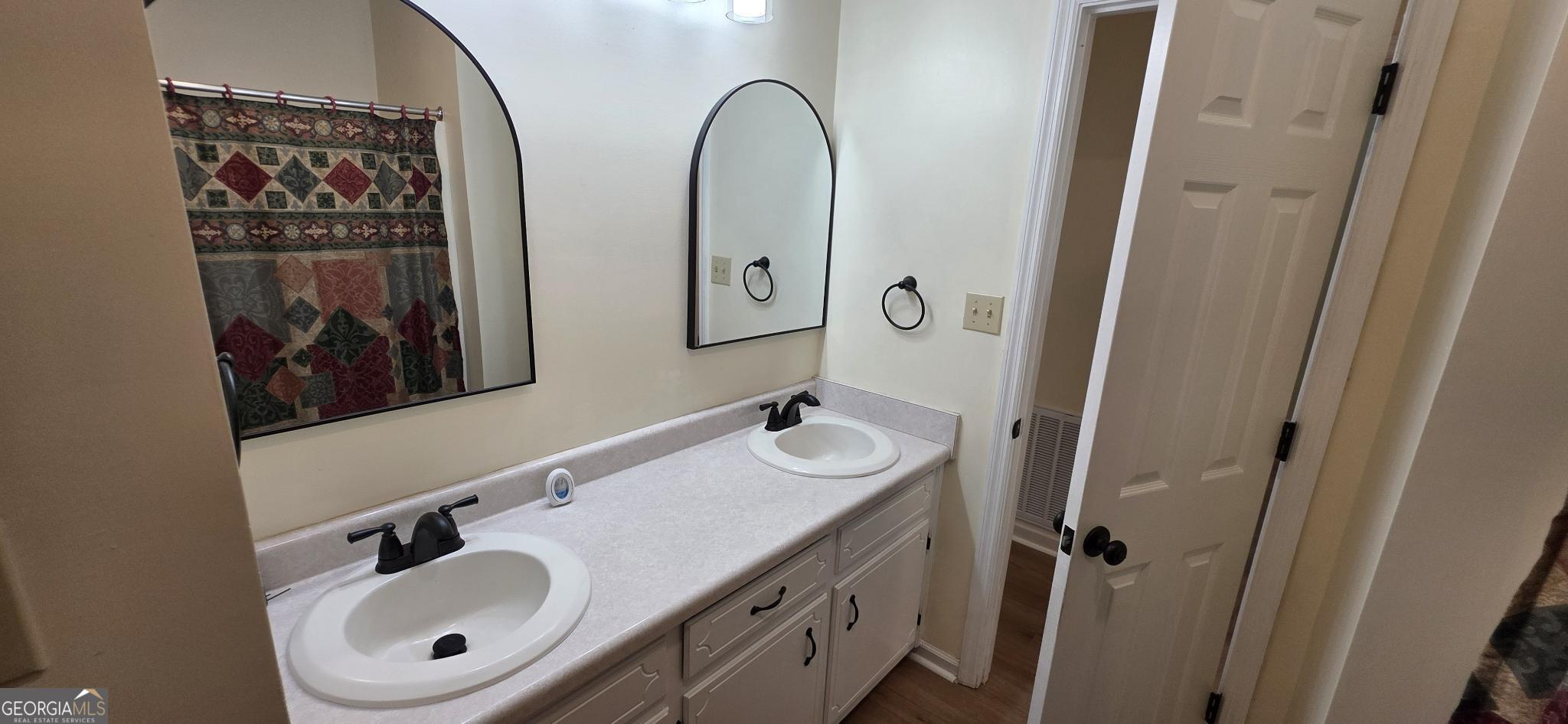 657 Tom McKinley Road Thomaston, GA 30286 - Photo 32 of 33 a bathroom with 2 sink and a mirror