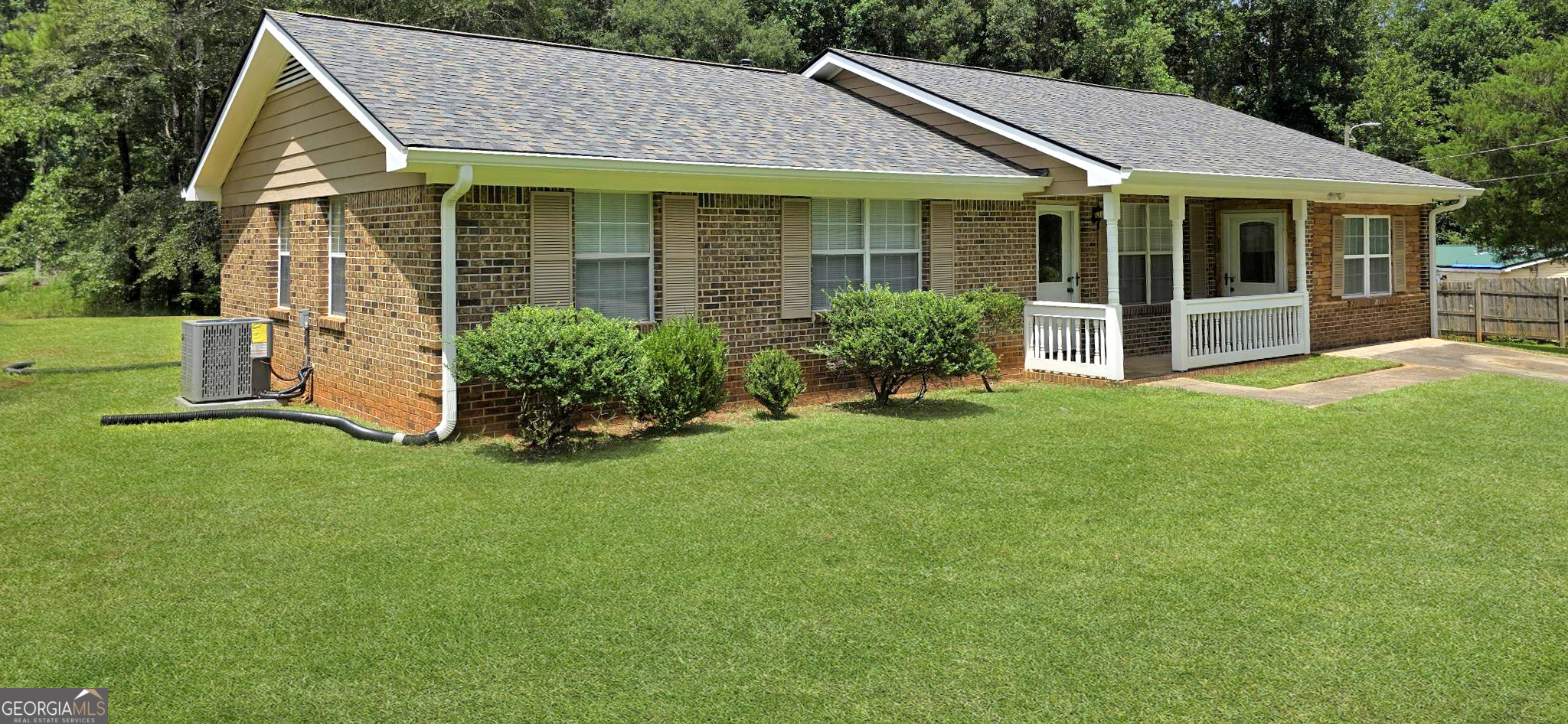 657 Tom McKinley Road Thomaston, GA 30286 - Photo 4 of 33 a view of a house with backyard and garden