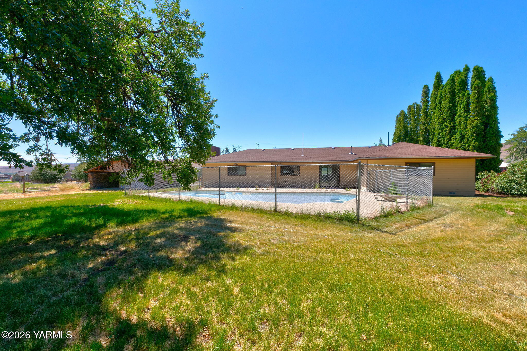 15791 Rutherford Road Yakima, WA 98903 - Photo 7 of 31 Back of Home
