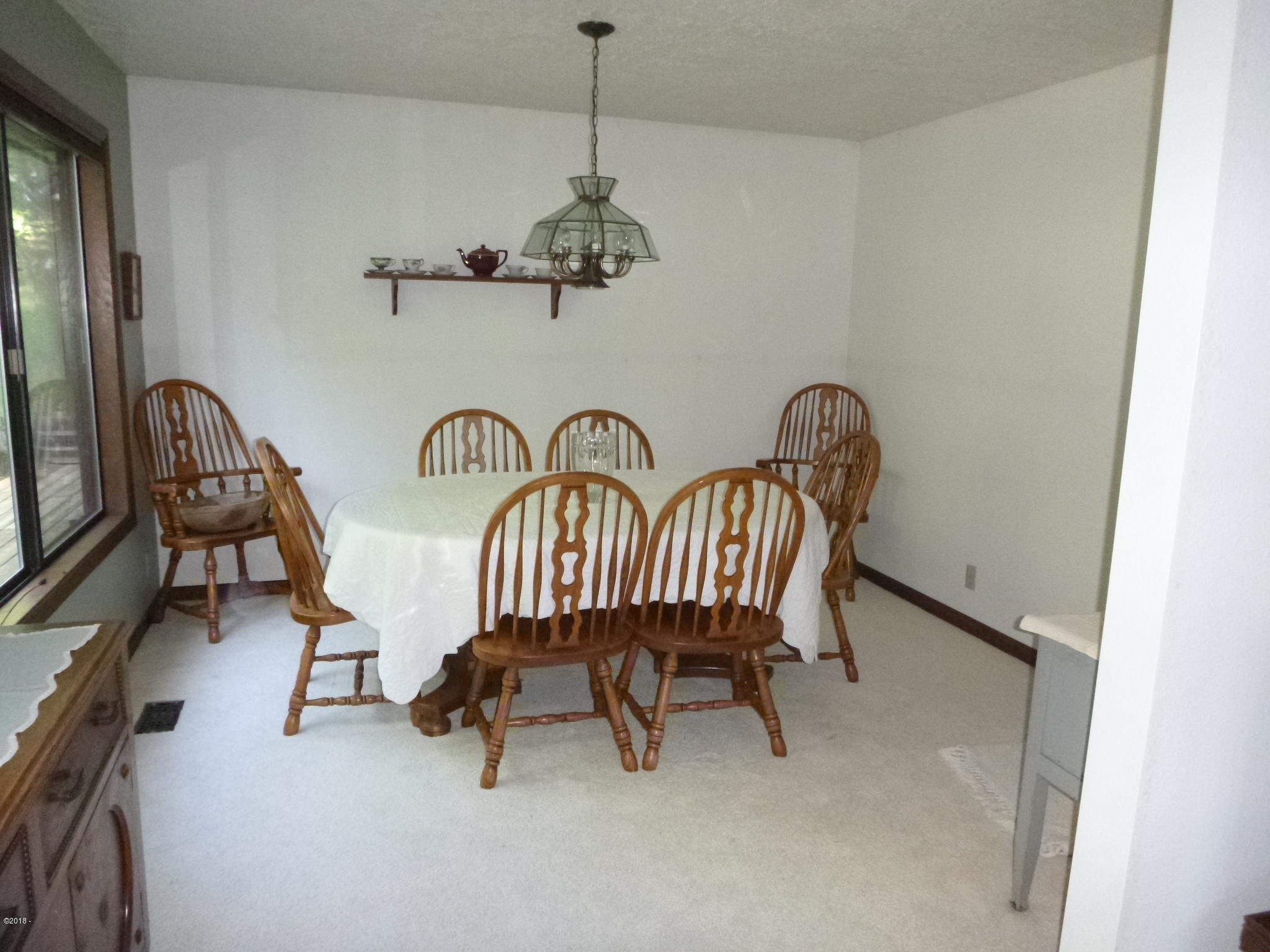 3023 Yasek Loop Toledo, OR 97391 - Photo 8 of 20 Formal dining