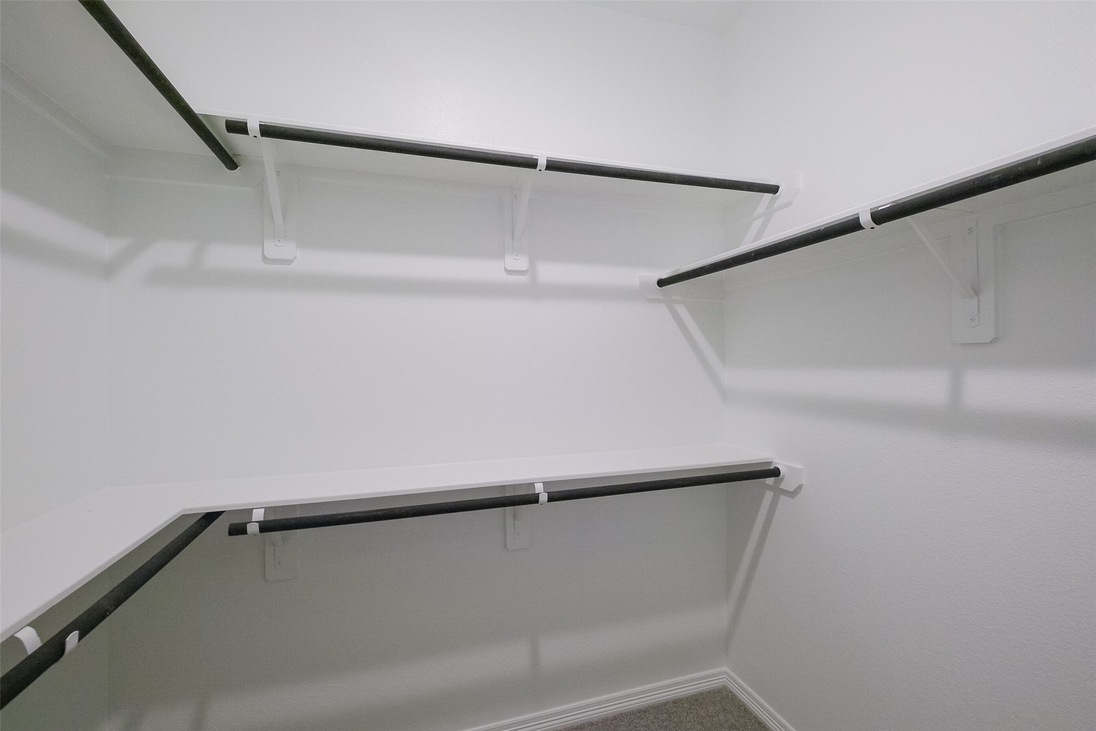 6434 New York Street Houston, TX 77021 - Photo 20 of 27 a view of walk in closet