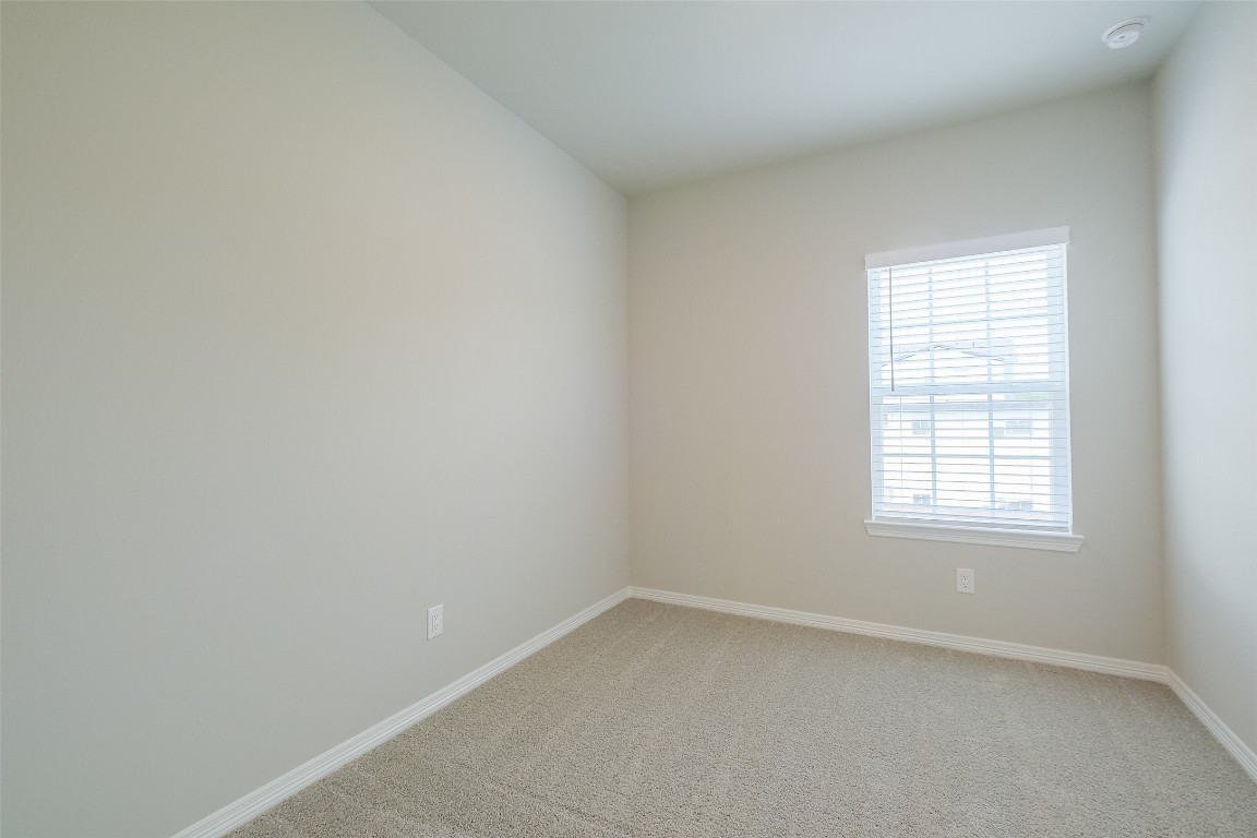 6434 New York Street Houston, TX 77021 - Photo 21 of 27 an empty room with a window